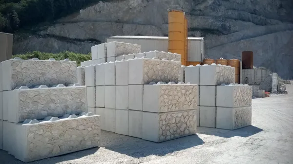 Blocco in calcestruzzo, bocciardato o in pietra