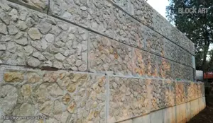 Muro di contenimento con rivestimento in pietra
