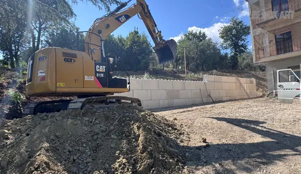 Costruisci il domani in un baleno: muro a secco con blocchi in calcestruzzo "Block Art"