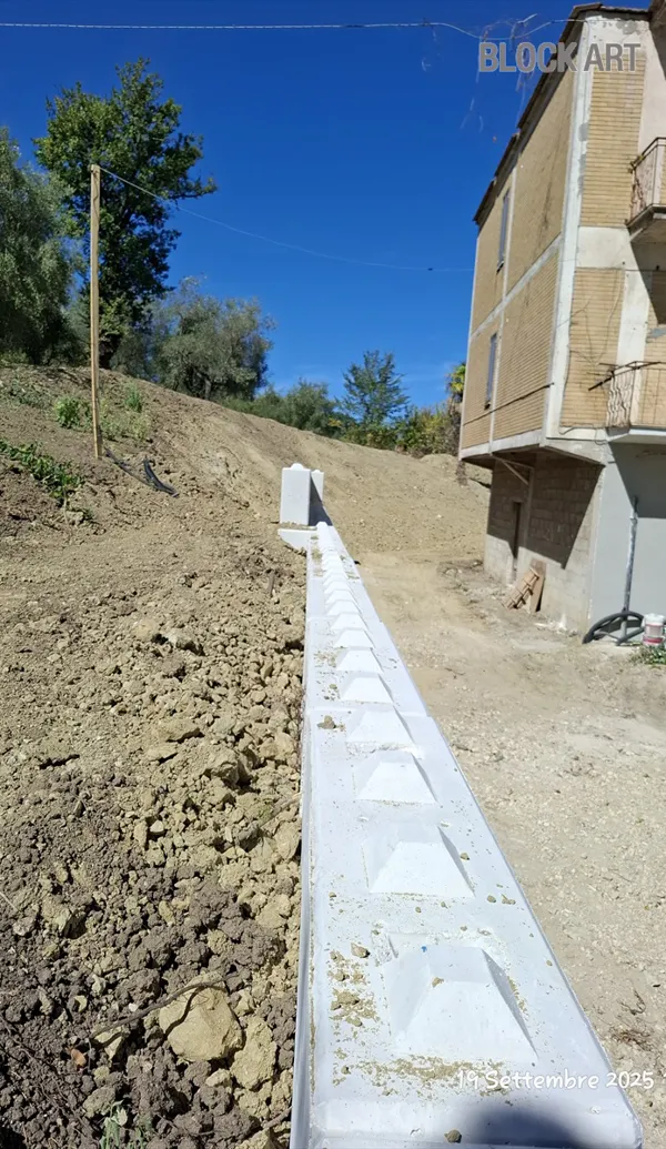 Costruisci il domani in un baleno: muro a secco con blocchi in calcestruzzo "Block Art"