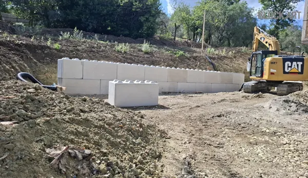 Costruisci il domani in un baleno: muro a secco con blocchi in calcestruzzo "Block Art"