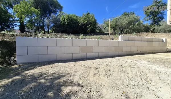Costruisci il domani in un baleno: muro a secco con blocchi in calcestruzzo "Block Art"